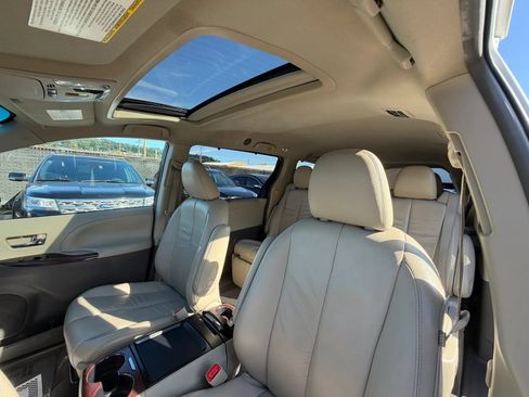 Used 2011 Toyota Sienna XLE AWD/4WD image 29