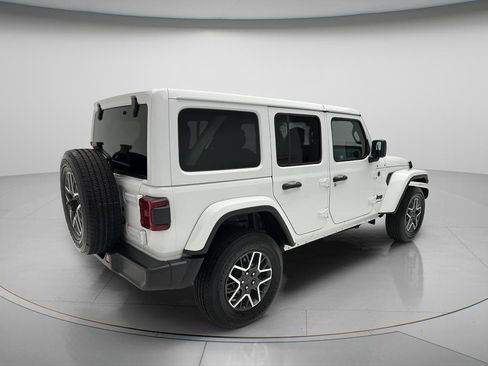 Used 2025 Jeep Wrangler Unlimited Sahara AWD/4WD image 5