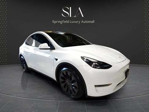 Used 2023 Tesla Model Y Long Range AWD/4WD image 2