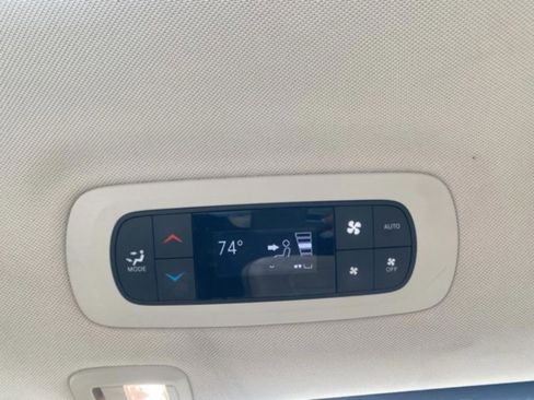 Used 2020 Chrysler Pacifica Limited image 30