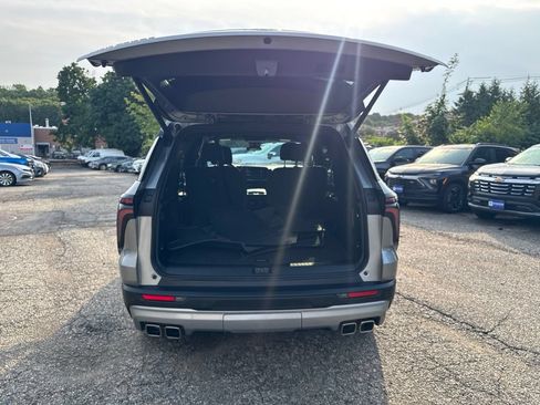 Used 2024 Chevrolet Traverse LT w/ LPO, Floor Liner Package FWD image 42