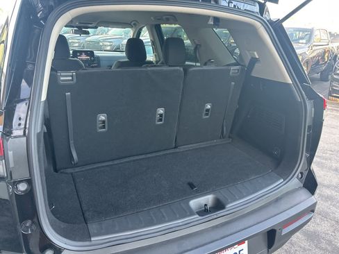 Used 2025 Nissan Pathfinder S image 24