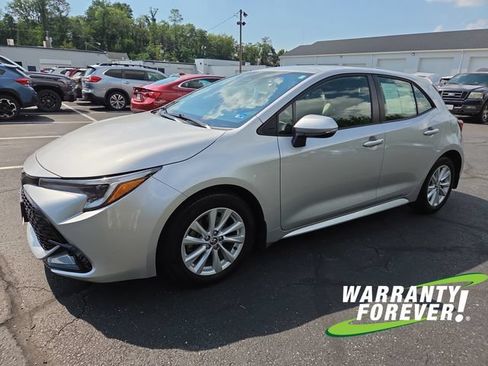 Used 2025 Toyota Corolla SE w/ SE Package FWD image 3