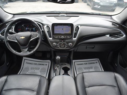 Used 2018 Chevrolet Malibu LT w/ Leather Package FWD image 13