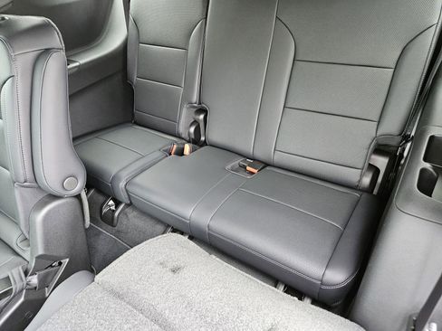 New 2026 Chevrolet Traverse LT w/ Sun and Wheel Package FWD image 27