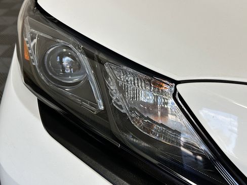 Used 2022 Toyota Camry SE w/ Convenience Package image 9