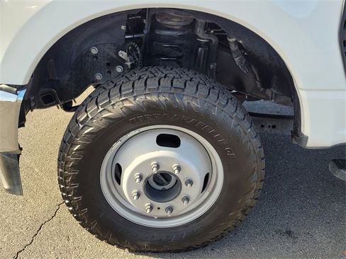 Certified 2024 Ford F350 XLT w/ 360-Degree Camera Package image 16