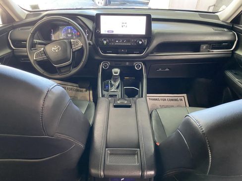 Used 2025 Toyota Grand Highlander FWD image 15