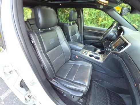 Used 2017 Jeep Grand Cherokee Overland w/ Jeep Active Safety Group AWD/4WD image 25