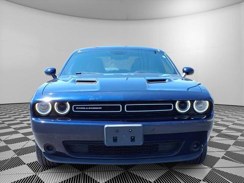 Used 2016 Dodge Challenger SXT RWD image 2