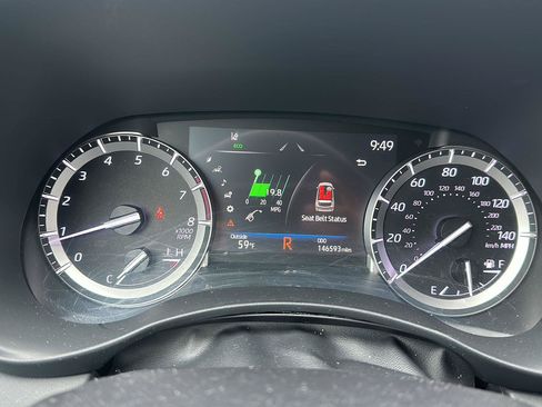 Used 2022 Toyota Highlander XLE AWD/4WD image 17