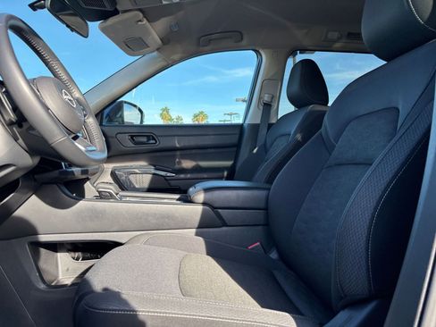 Used 2025 Nissan Pathfinder SV image 29