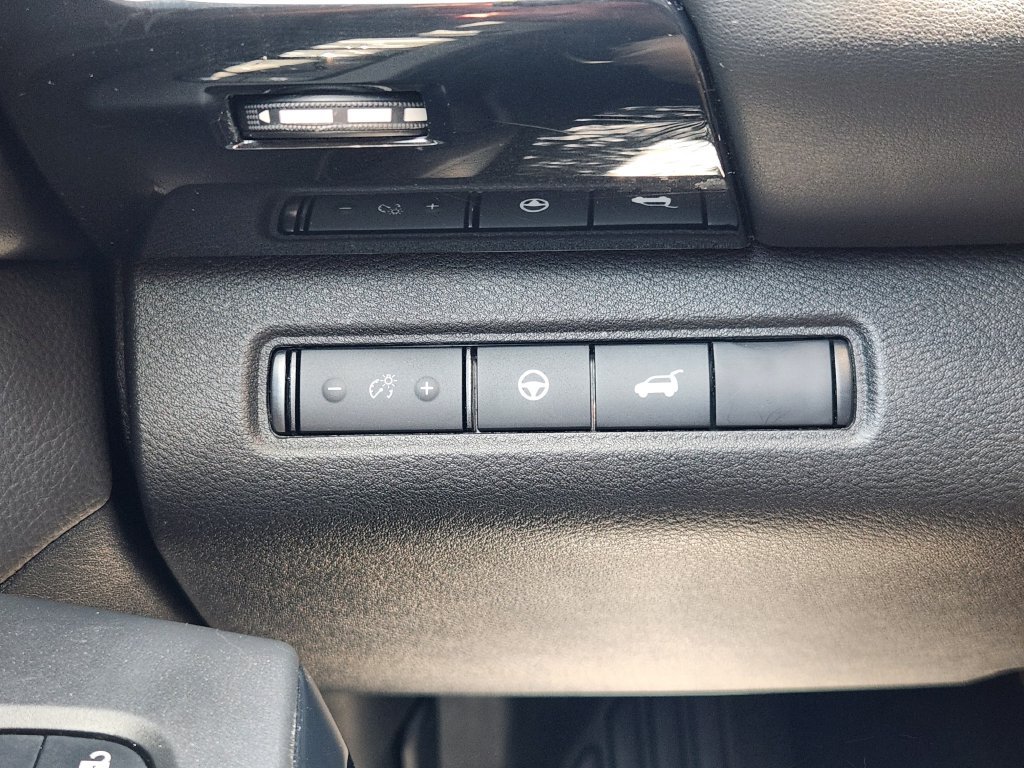 Used 2025 Nissan Pathfinder SV AWD/4WD image 22