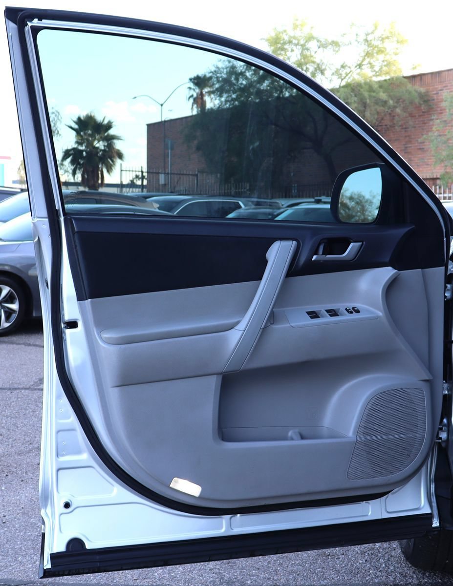 Used 2013 Toyota Highlander Plus FWD image 37