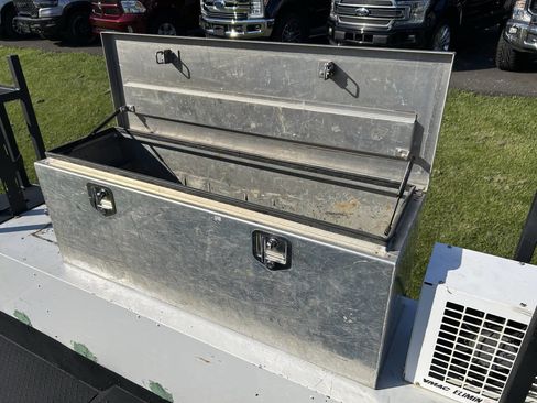 Used 2017 Ford F550 4x4 Regular Cab Super Duty image 25