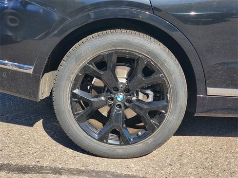 Used 2022 BMW X7 xDrive40i w/ Premium Package image 5