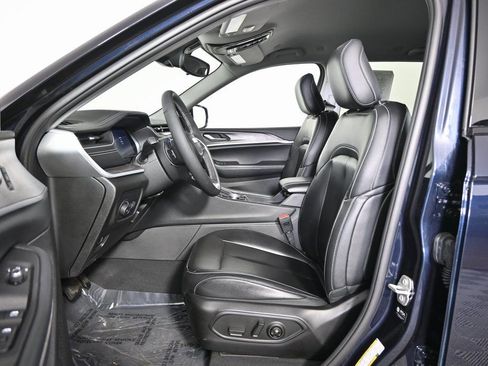 Used 2023 Jeep Grand Cherokee Limited image 24