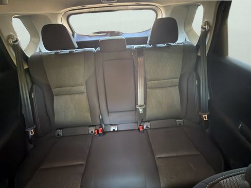 Used 2025 Nissan Rogue SV FWD image 26