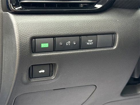 Certified 2025 Nissan Sentra SR w/ SR Premium Package image 19