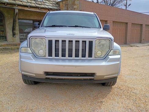 Used 2012 Jeep Liberty Sport image 2