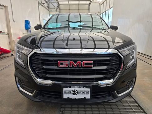 Used 2024 GMC Terrain SLE image 8