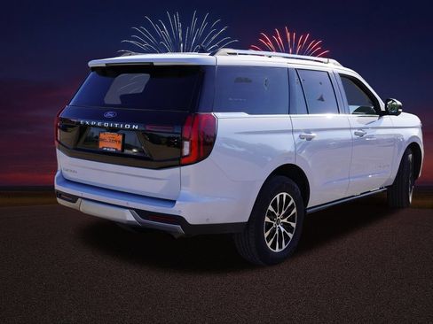 Certified 2025 Ford Expedition Platinum AWD/4WD image 5