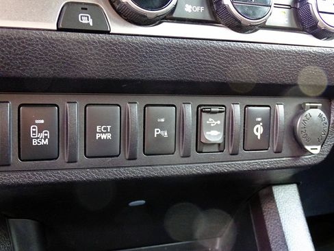Used 2016 Toyota Tacoma Limited w/ Towing Package RWD image 30