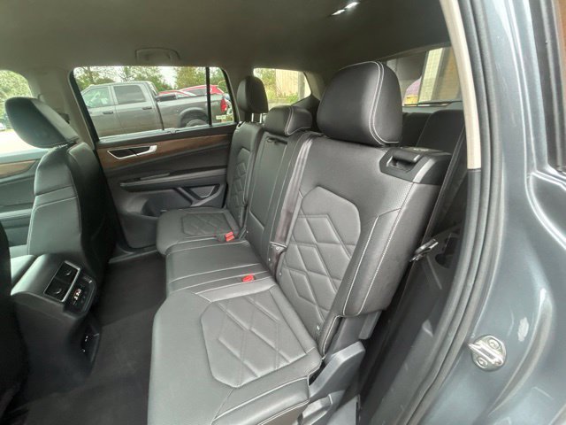 Used 2025 Volkswagen Atlas SE FWD image 16
