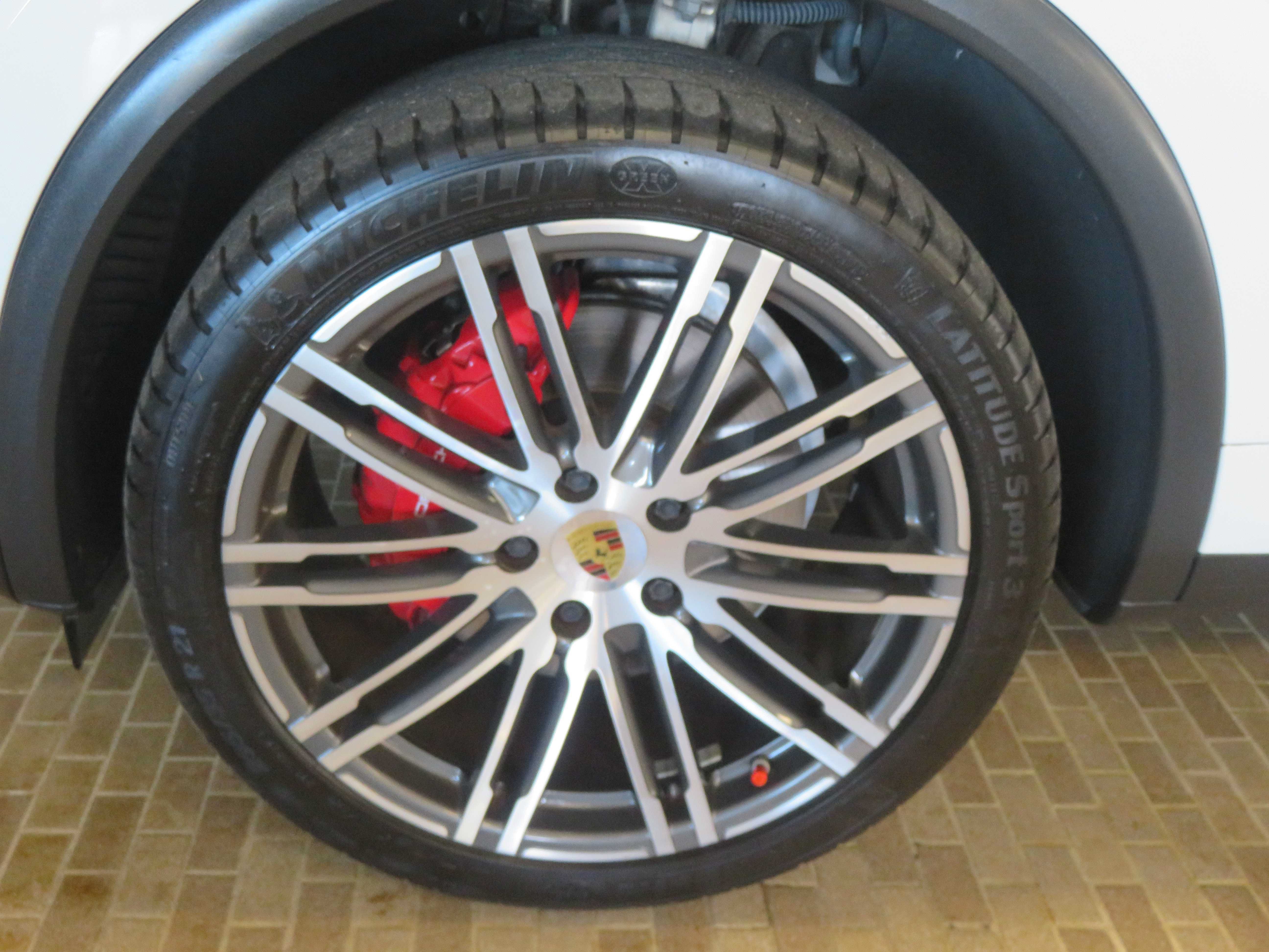 Used 2015 Porsche Cayenne S AWD/4WD image 7