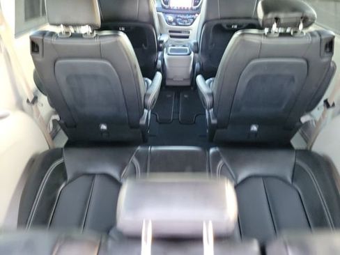 Used 2024 Chrysler Pacifica Touring-L image 9