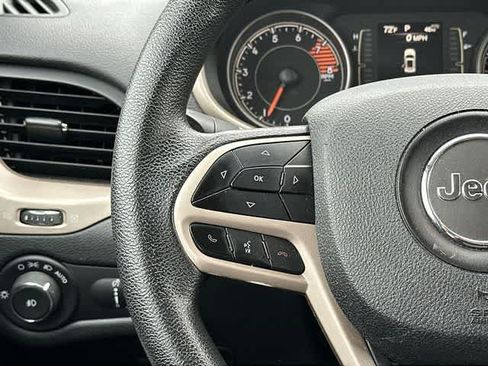 Used 2018 Jeep Cherokee Latitude AWD/4WD image 8