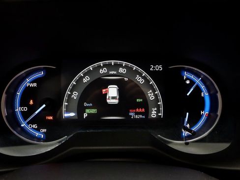 Used 2025 Toyota RAV4 XLE image 28