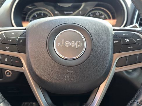Used 2019 Jeep Cherokee Limited FWD image 34