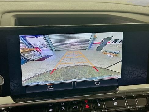 Used 2024 GMC Sierra 1500 SLT image 17