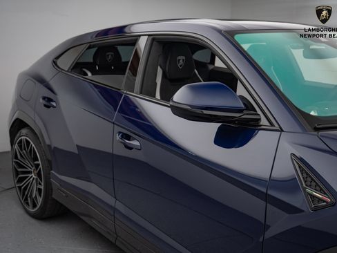 Used 2025 Lamborghini Urus SE image 4