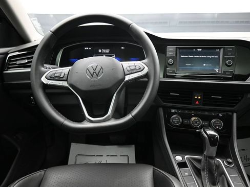 Used 2024 Volkswagen Jetta SE FWD image 14