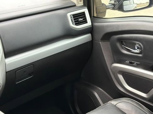 Used 2017 Nissan Titan PRO-4X w/ Pro-4x Convenience Package image 15