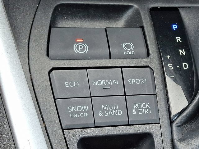 Used 2022 Toyota RAV4 XLE AWD/4WD image 24