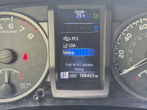 Used 2018 Toyota Tacoma TRD Sport w/ Technology Package image 18