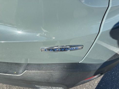 Used 2017 Jeep Renegade Latitude w/ Popular Equipment Group image 5