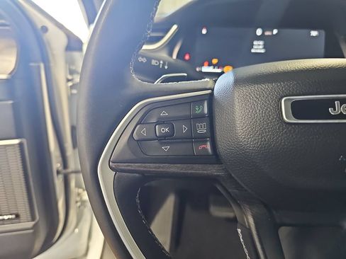 Used 2023 Jeep Grand Cherokee Limited w/ Black Appearance Package AWD/4WD image 16