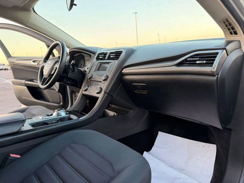 Used 2017 Ford Fusion SE FWD image 14