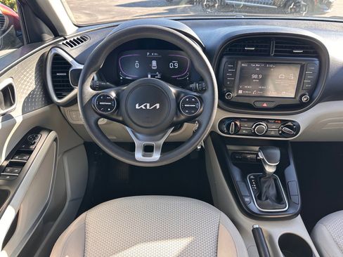 Certified 2025 Kia Soul LX w/ LX Technology Package image 7