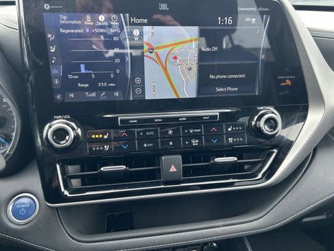 Used 2021 Toyota Highlander Platinum image 29