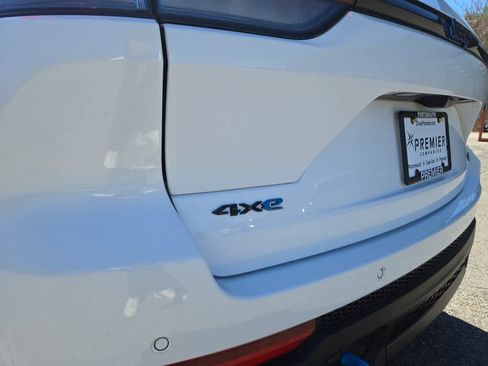 Used 2022 Jeep Grand Cherokee Trailhawk AWD/4WD image 39