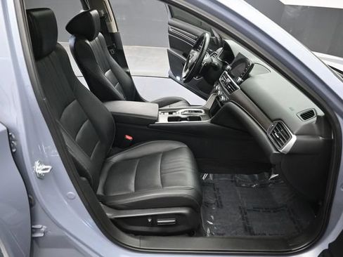 Certified 2022 Honda Accord Touring image 32