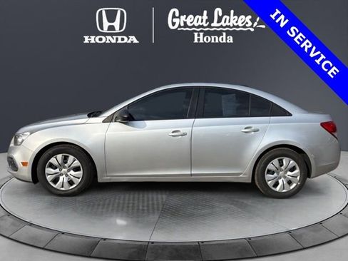 Used 2015 Chevrolet Cruze LS image 3