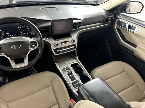 Used 2022 Ford Explorer XLT w/ Equipment Group 202A image 22