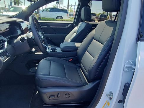 Used 2026 GMC Acadia Elevation w/ Elevation Premium Package FWD image 20
