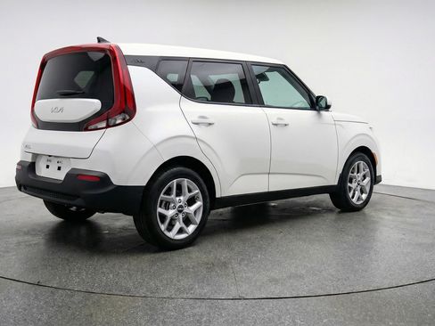 Used 2025 Kia Soul LX w/ LX Technology Package image 9